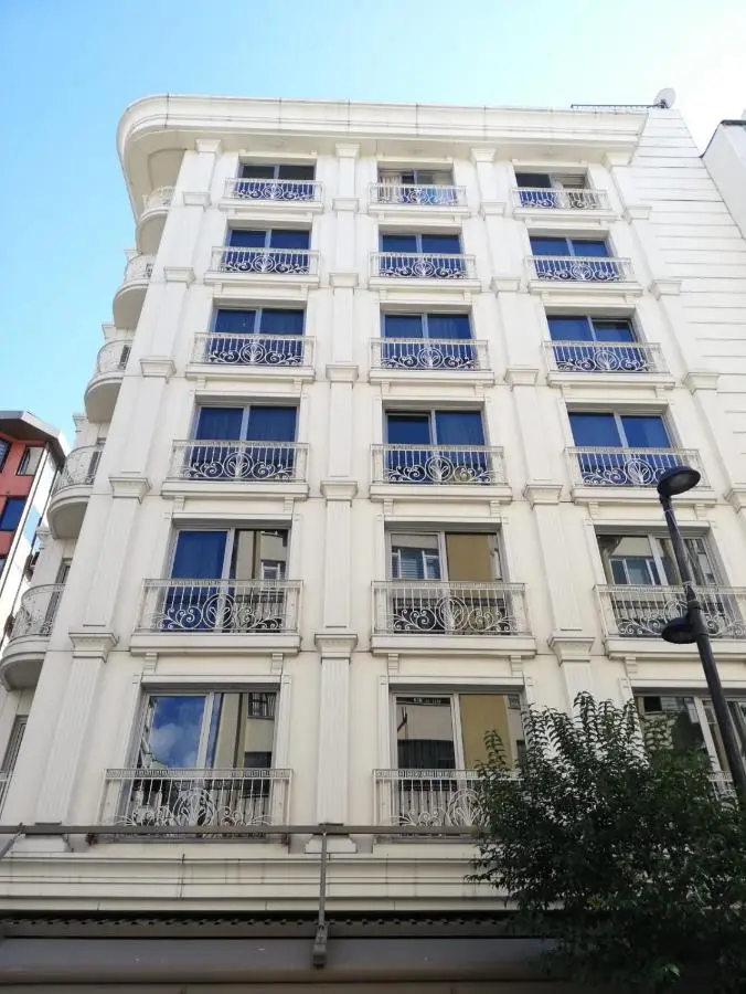 Le Mirage Hotel