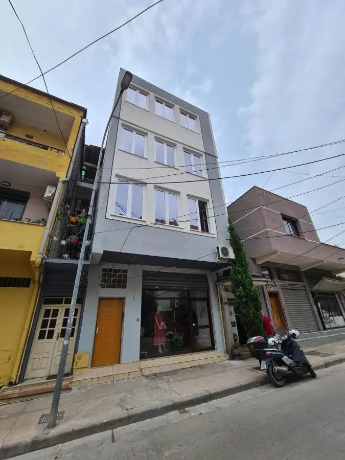 Cane Apartments