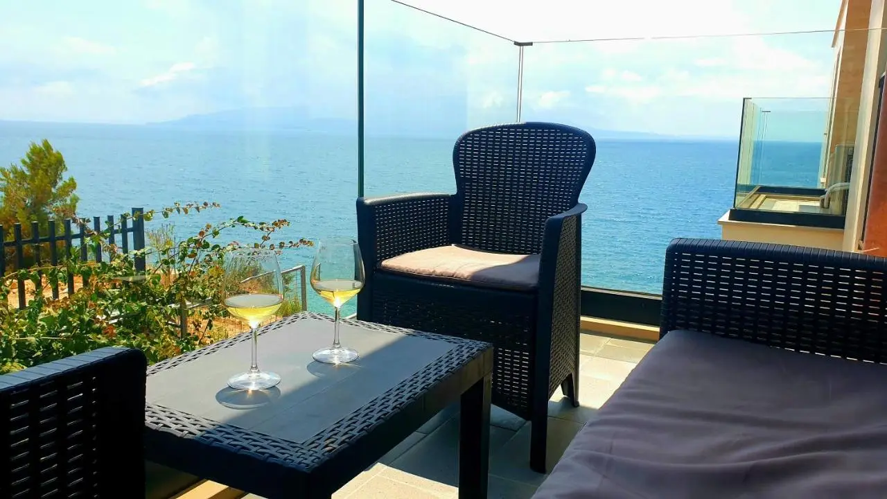 2F Saranda Apartment