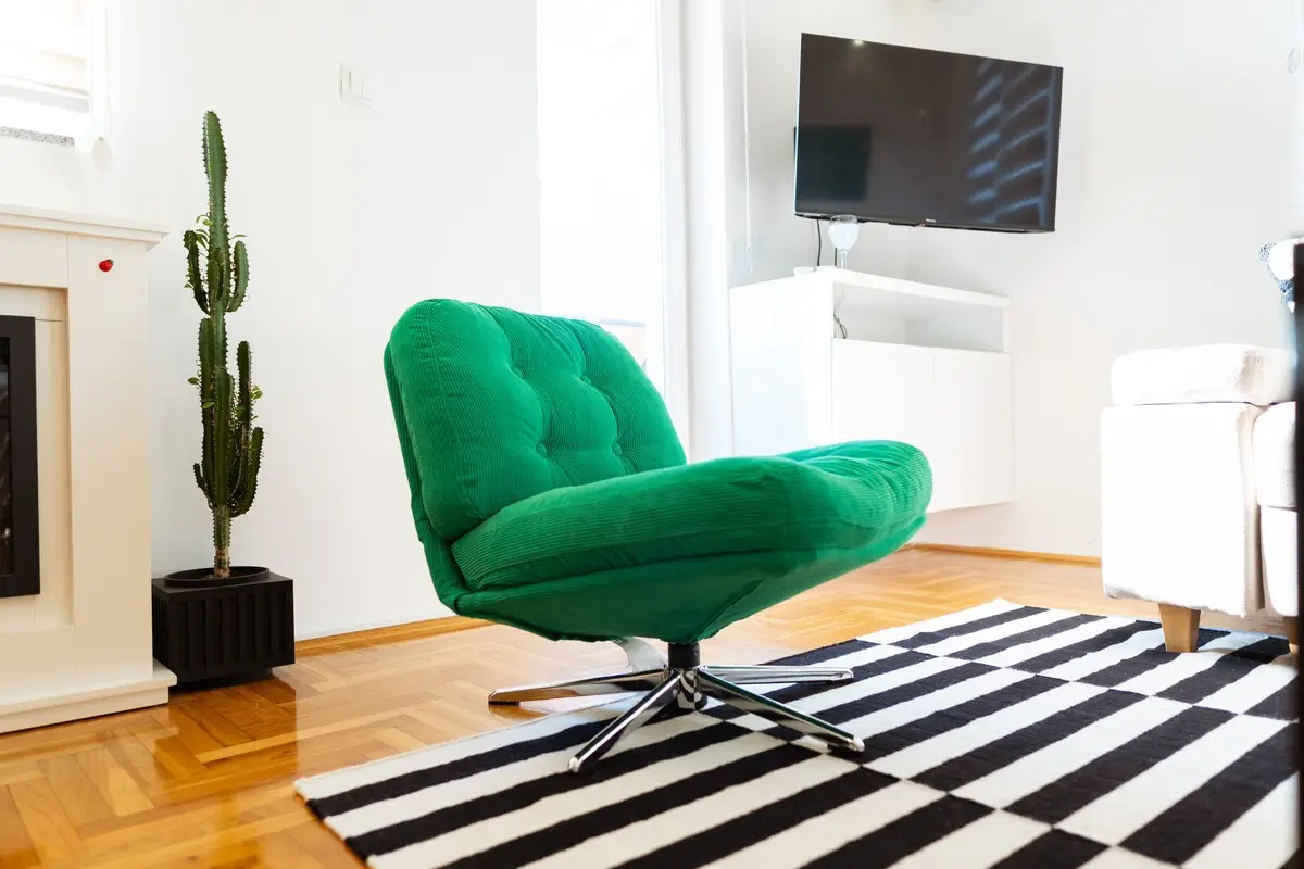 Top Floor Modern Penthouse | Free Parking