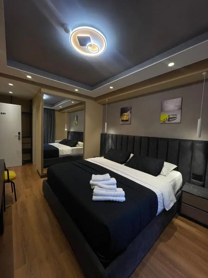 Peaky Hotel
