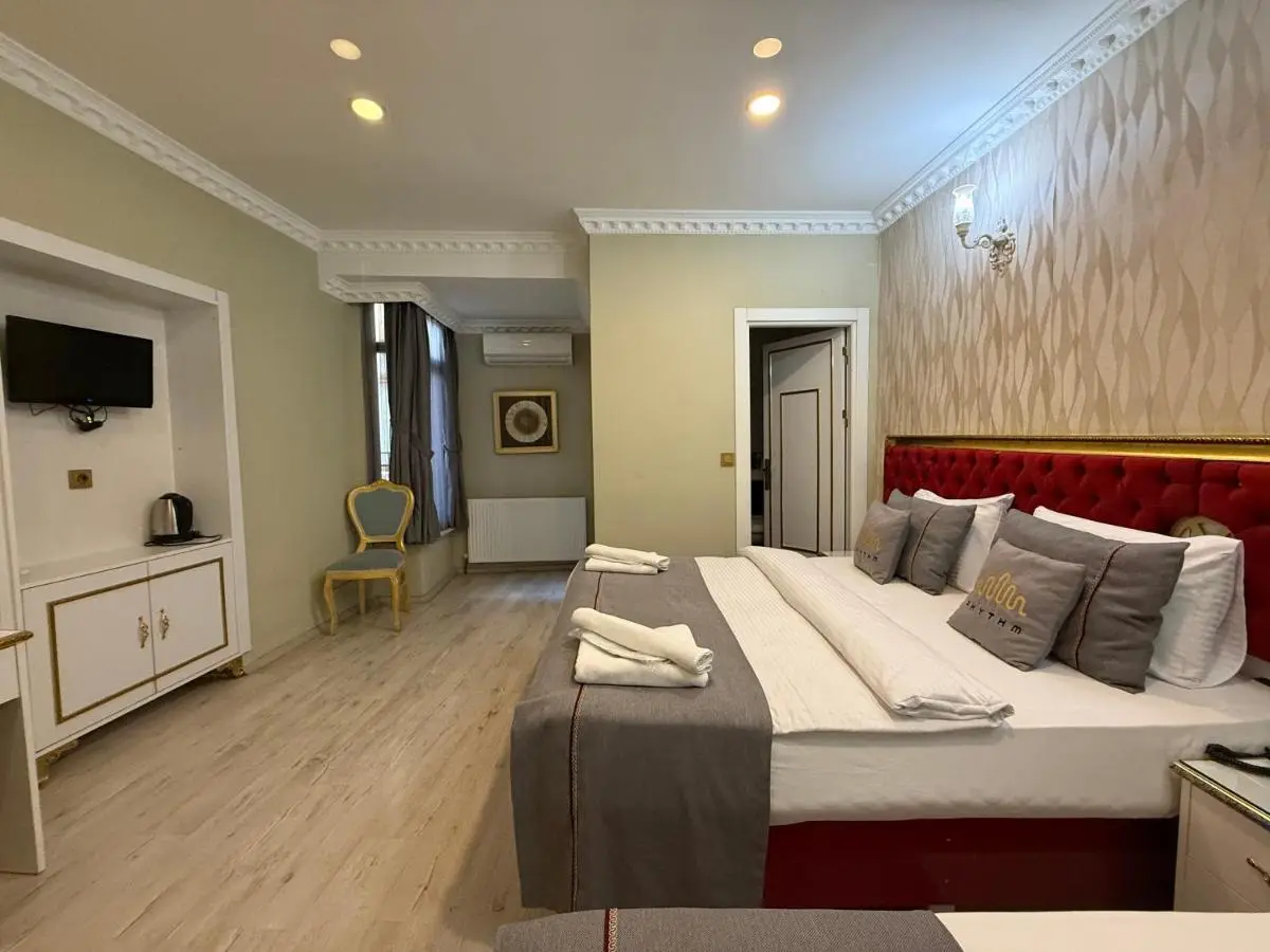 RHYTHM HOTEL