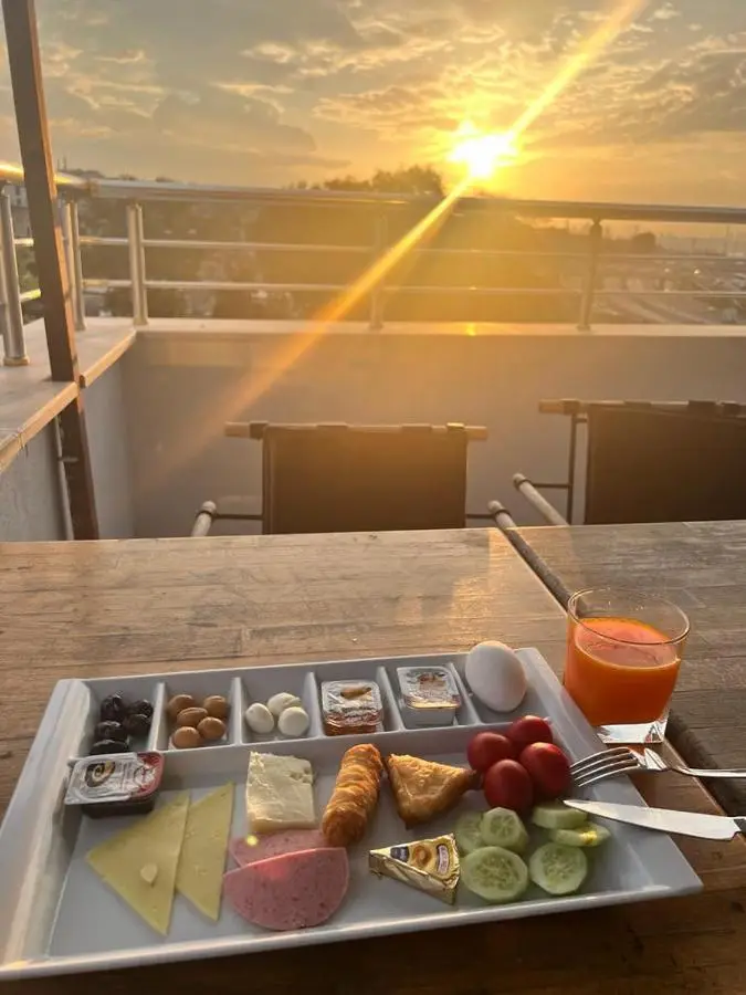 AVRASYAQUEEN HOTEL