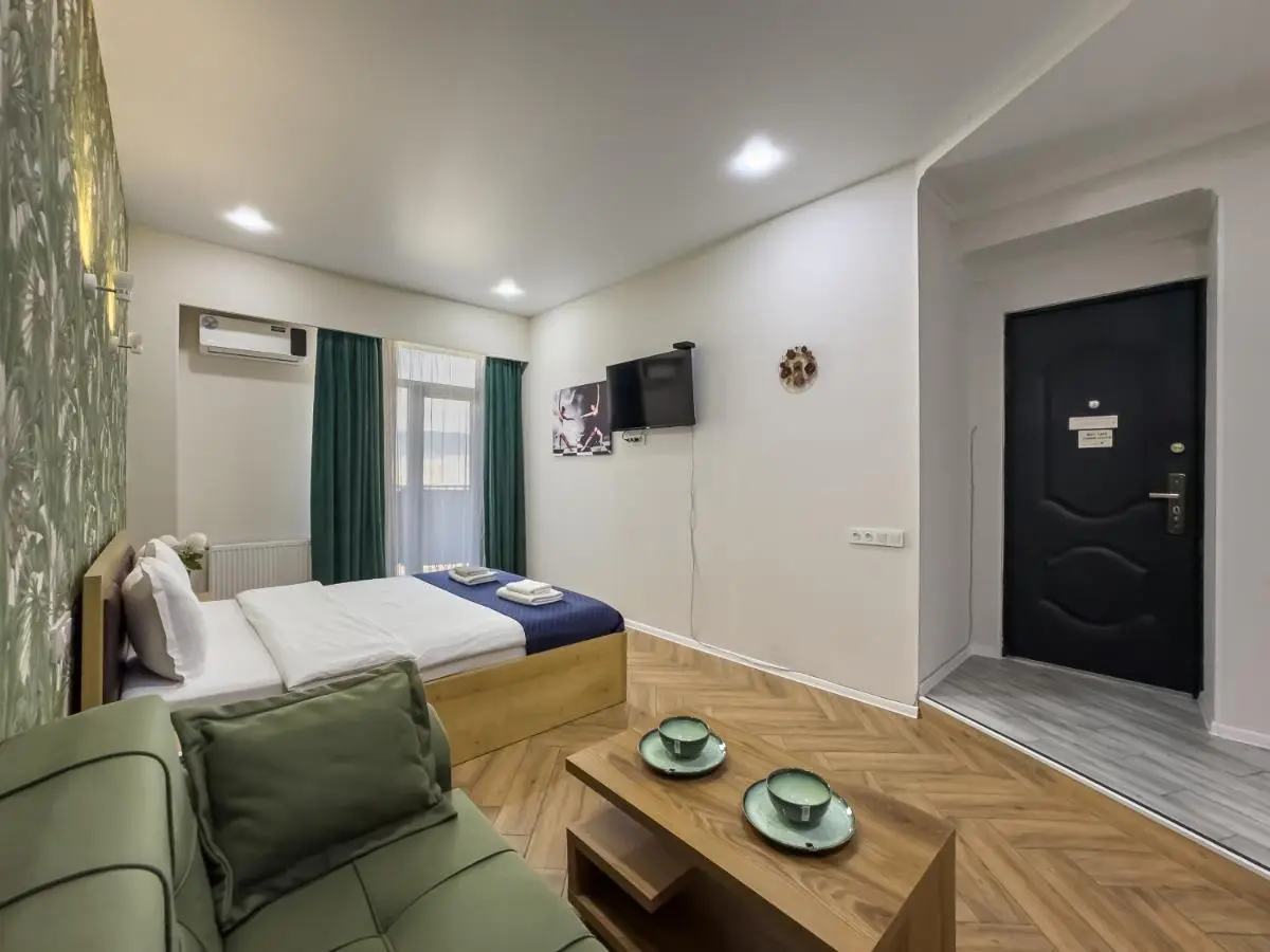 Shirin And Cozy Apartment With Jacuzzi Balcony