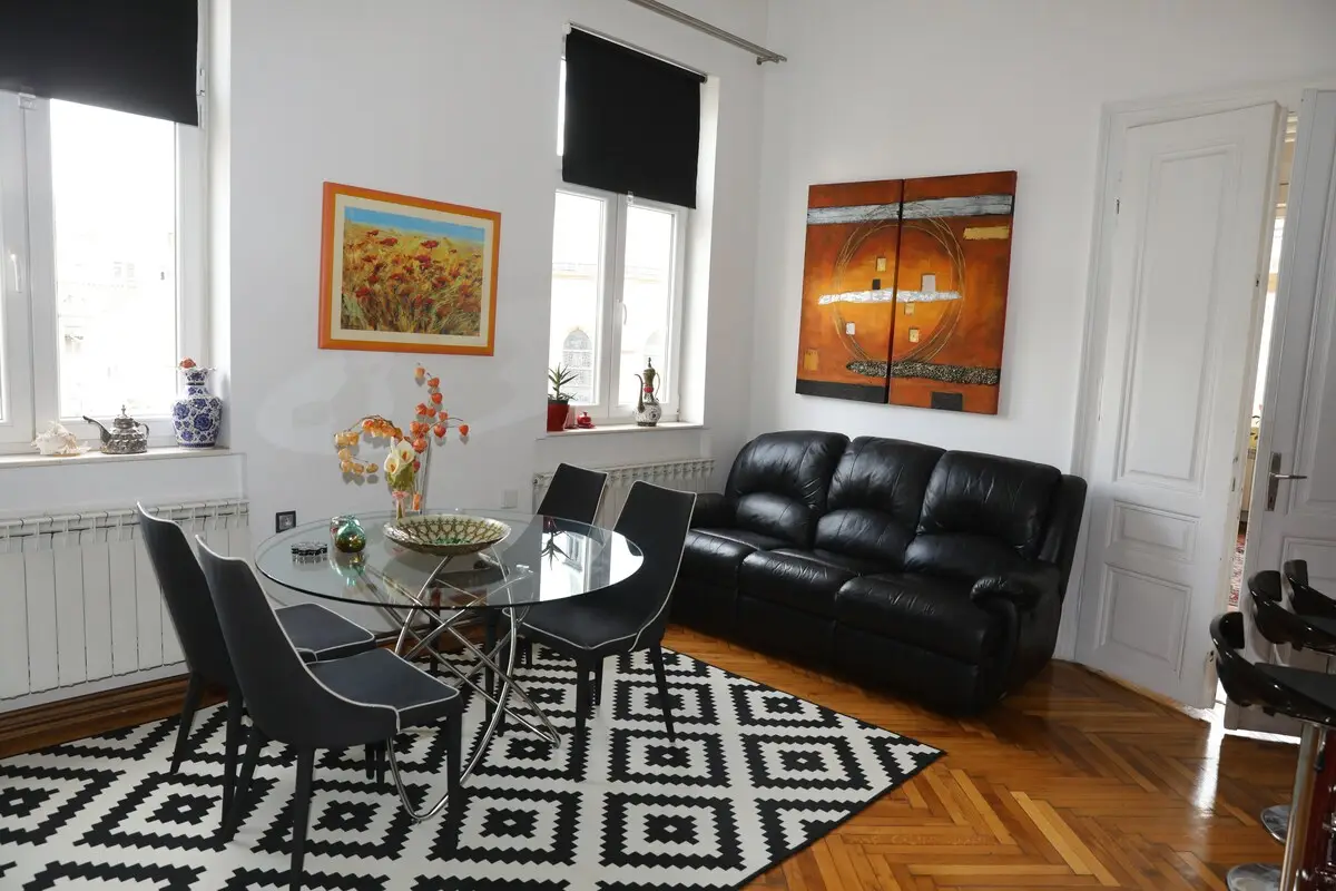 Luxurious  Apartment in Old Town+Parking