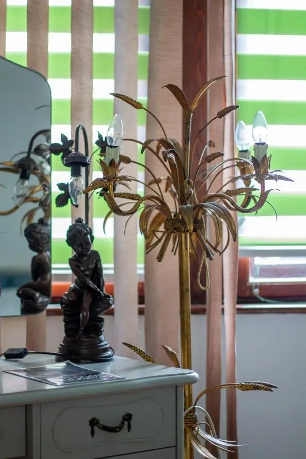 Pink Houdini Home