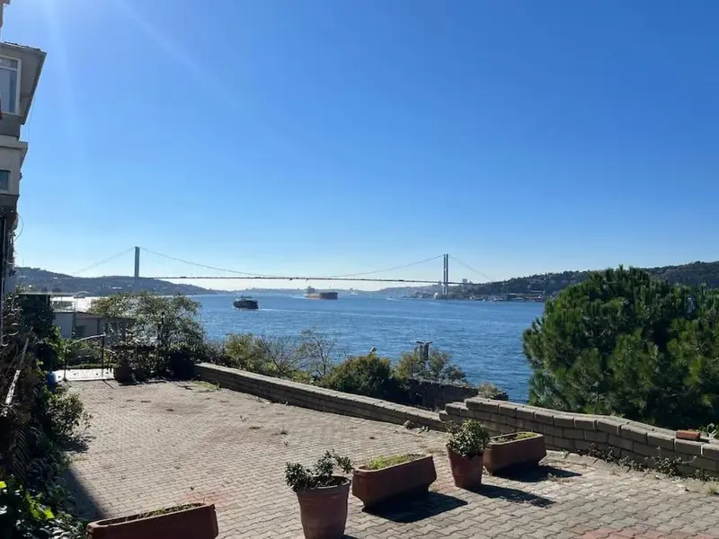 Bosphorus waterfront flat, Cengelköy