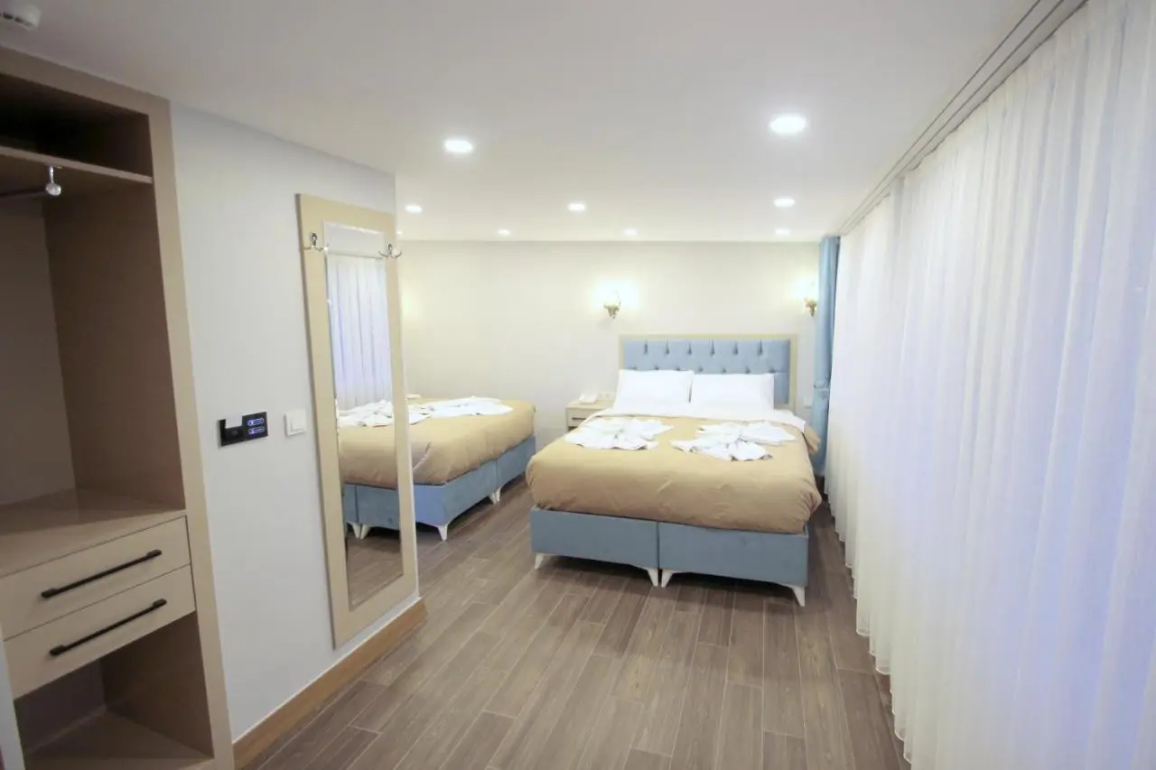 Hira Hotel