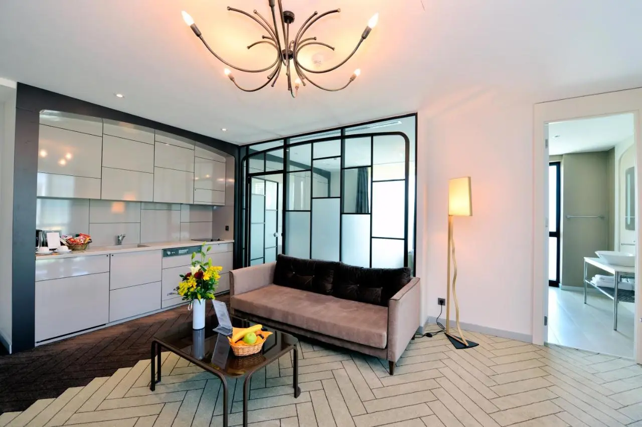 Upsuites Hotel