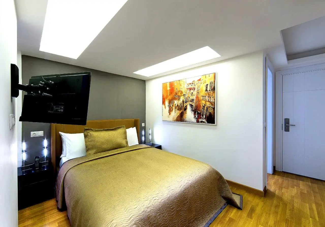 The Place Suit & Apartments