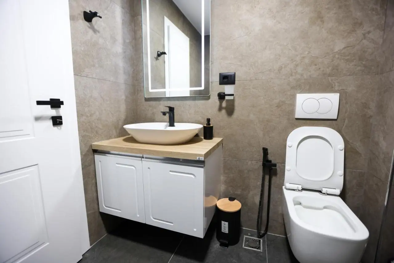 "MiddleNest" Central Apartment