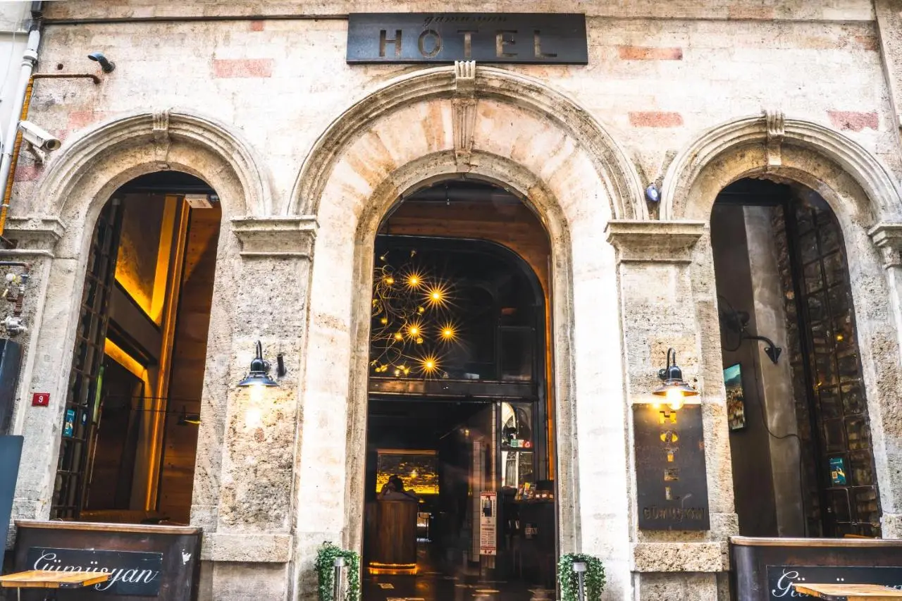 West Pera Hotel