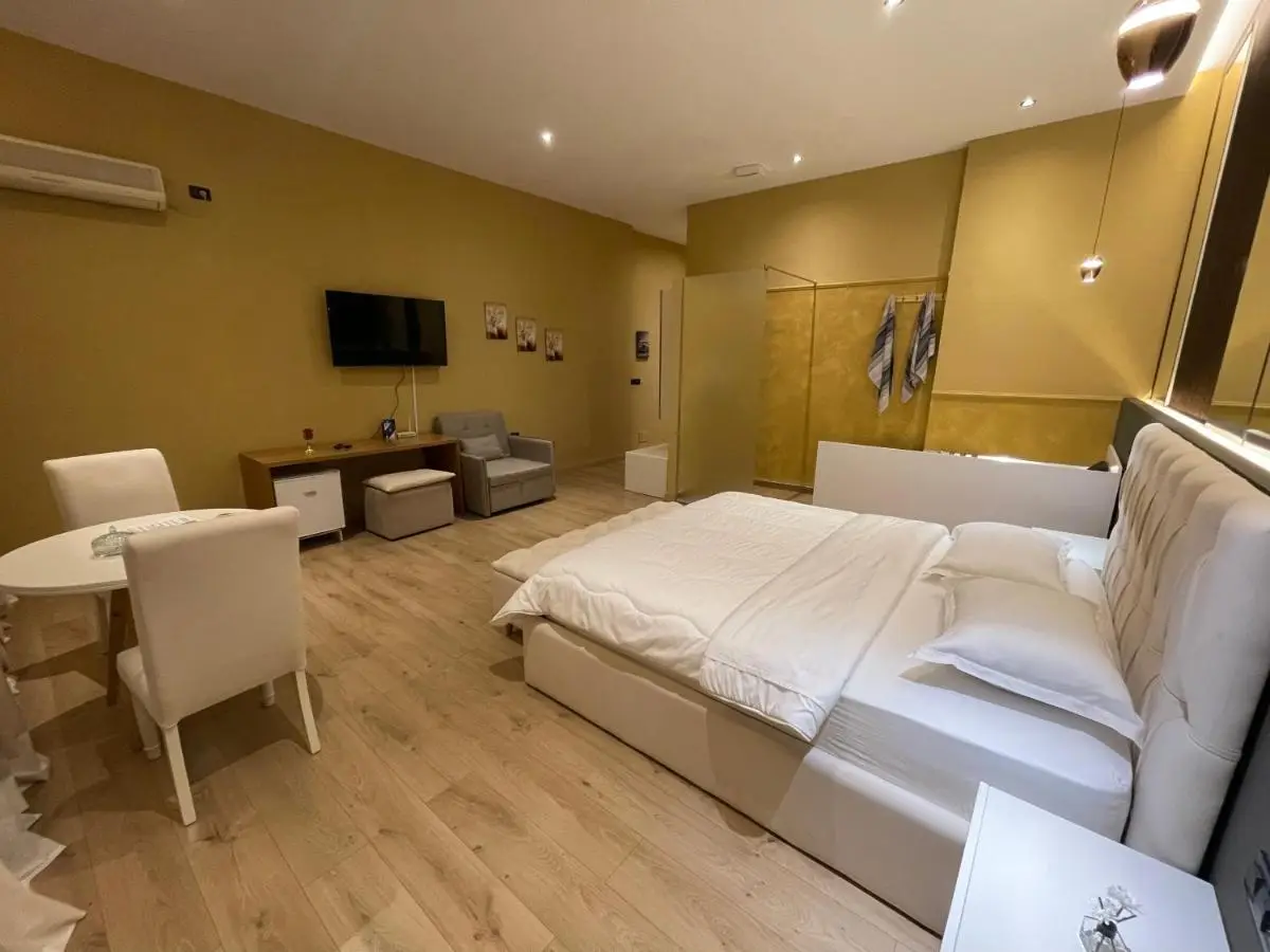 Luxury Jacuzzi Suite- Astir,Tirana