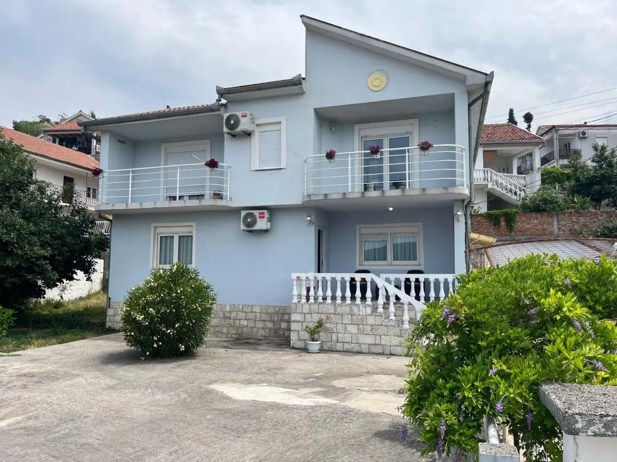 Apartments Azura