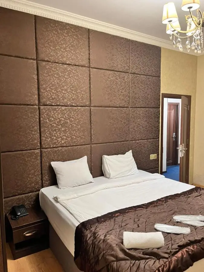 Family Golden Street Hotel