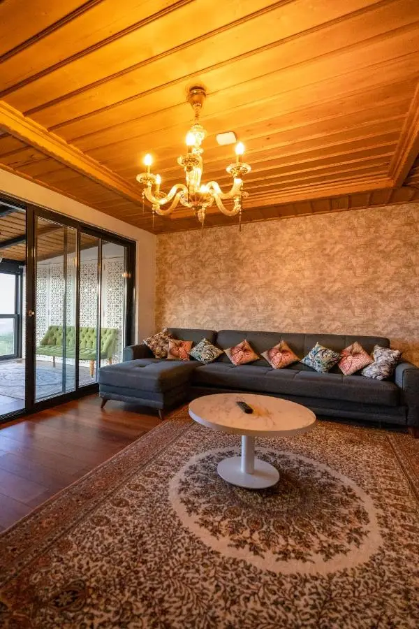 Poison Garden Suite & SPA