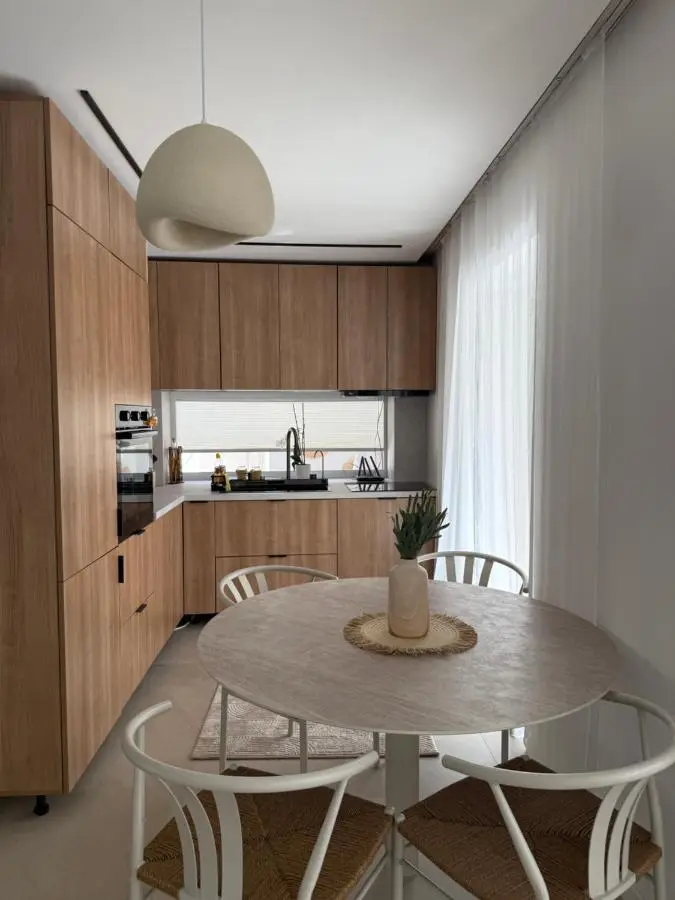 Apartment 528
