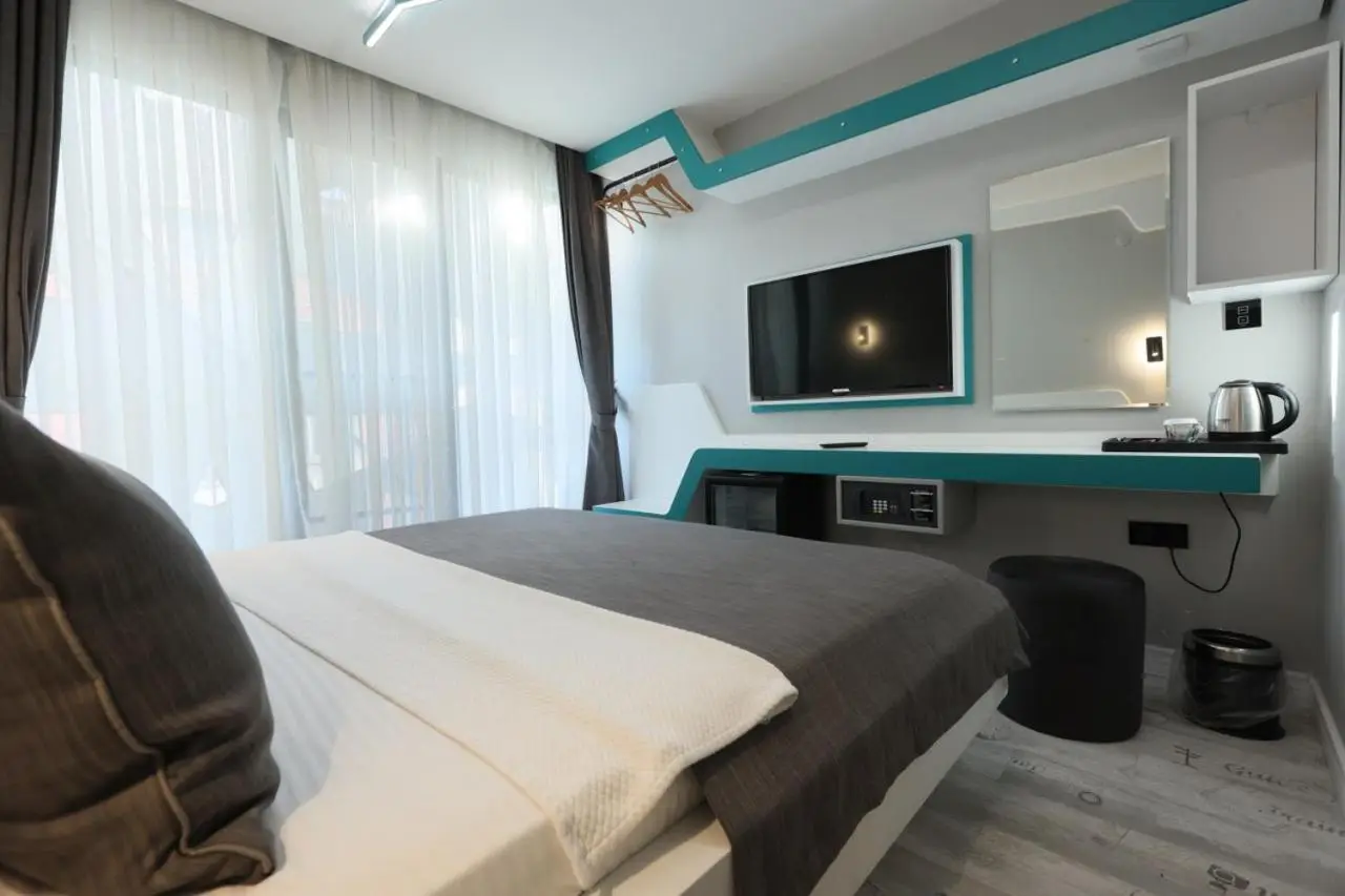 Midis Otel