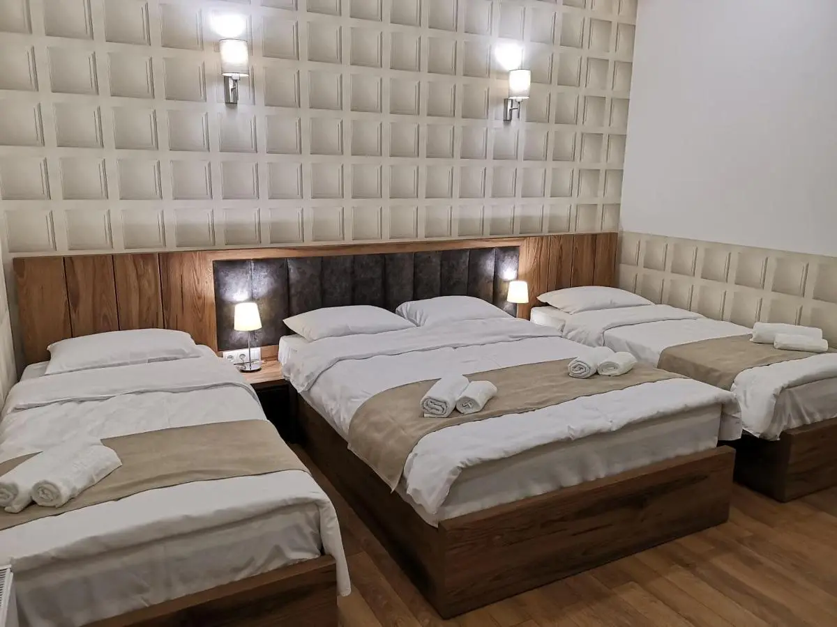 3 Rooms Hotel
