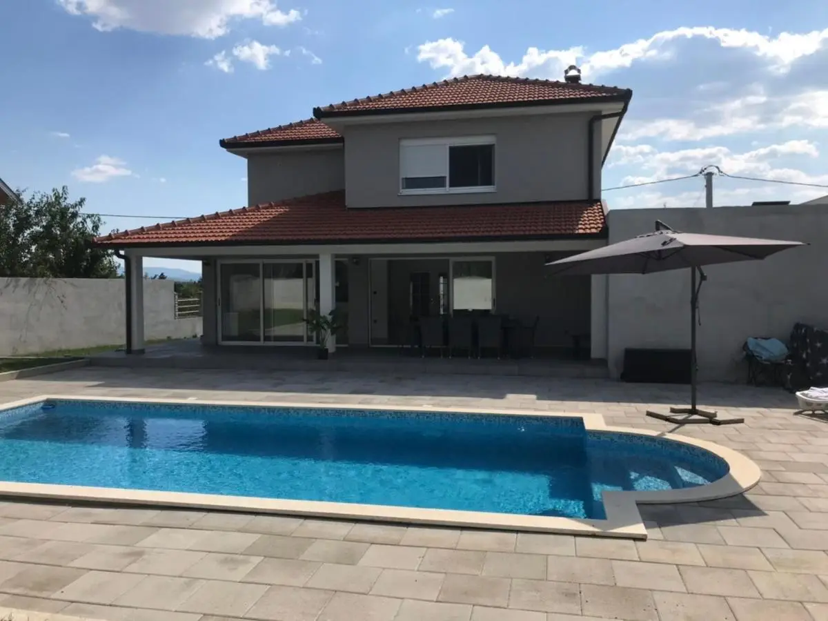Villa Elezovic