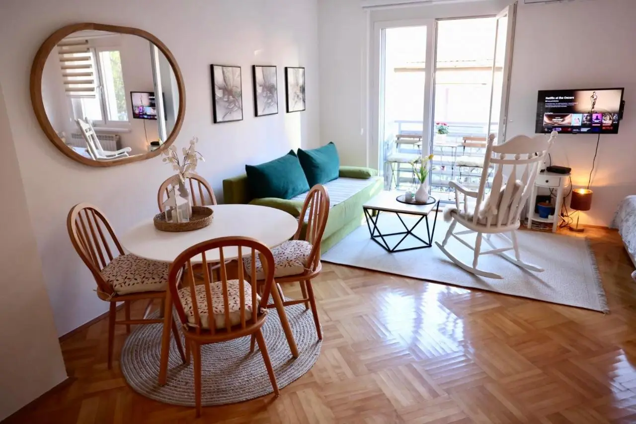 Apartment 11 - Great location, quiet but near the center