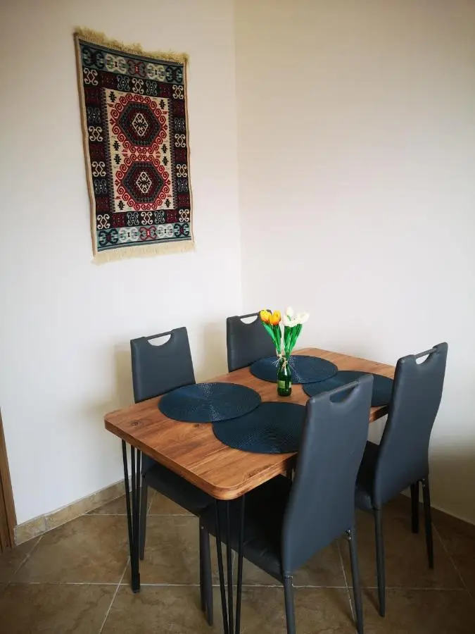Riviera Deluxe Apartments