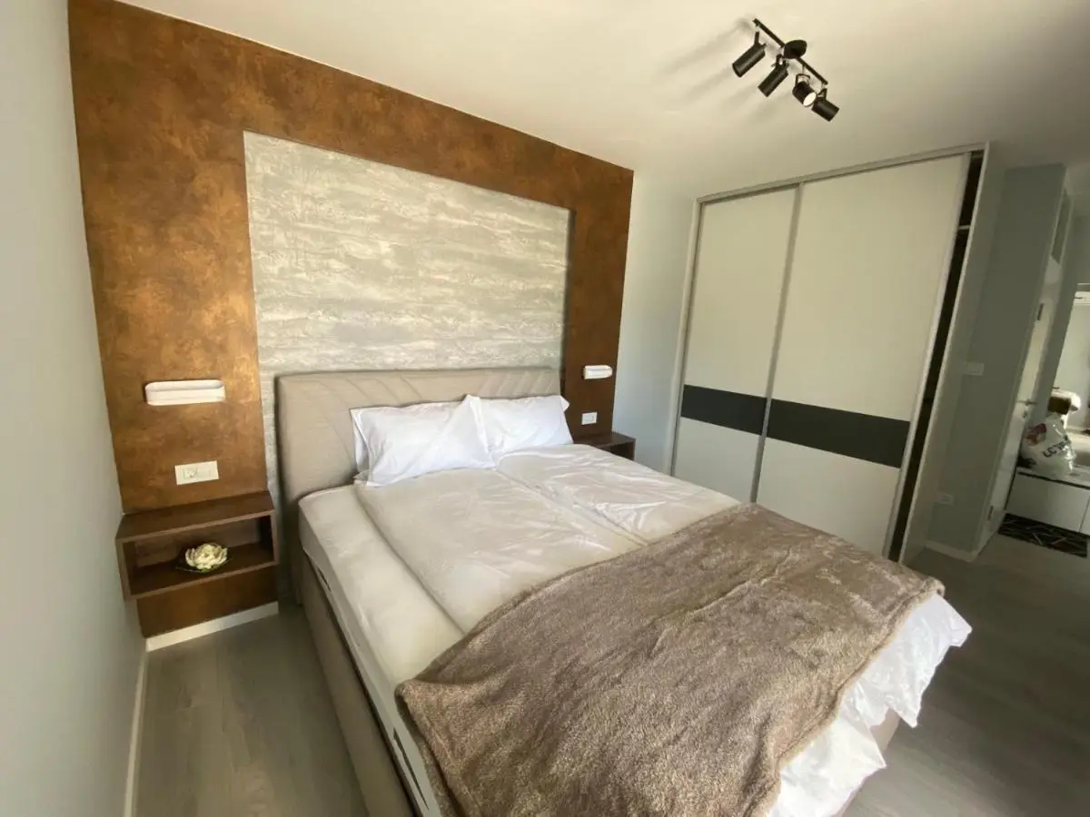 Diamond apartments