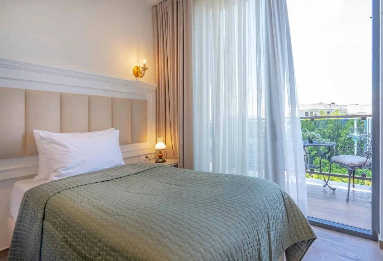 Iris Hotel