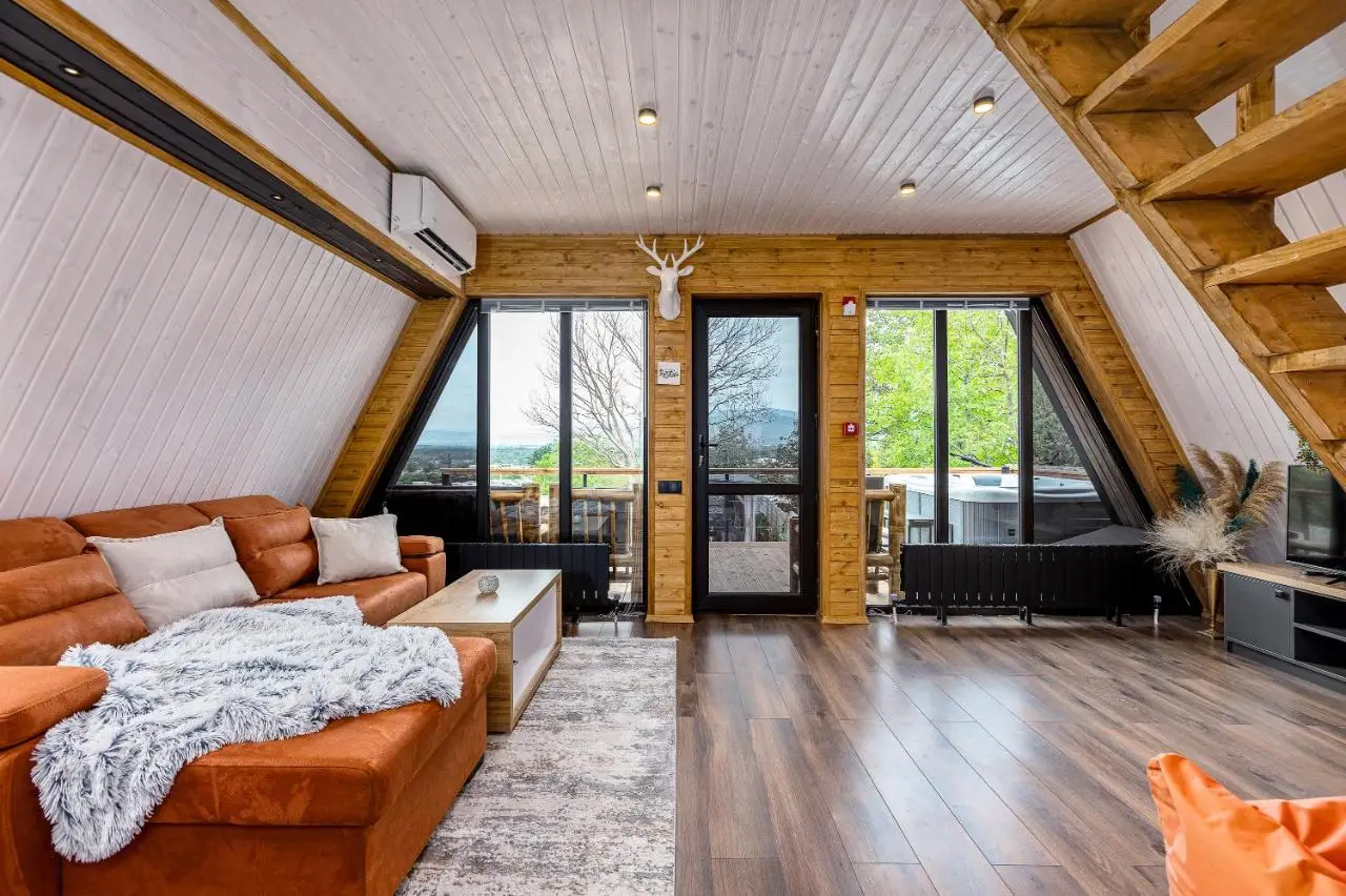 Luxury Cottages with Hot Tubes, Garden and BBQ