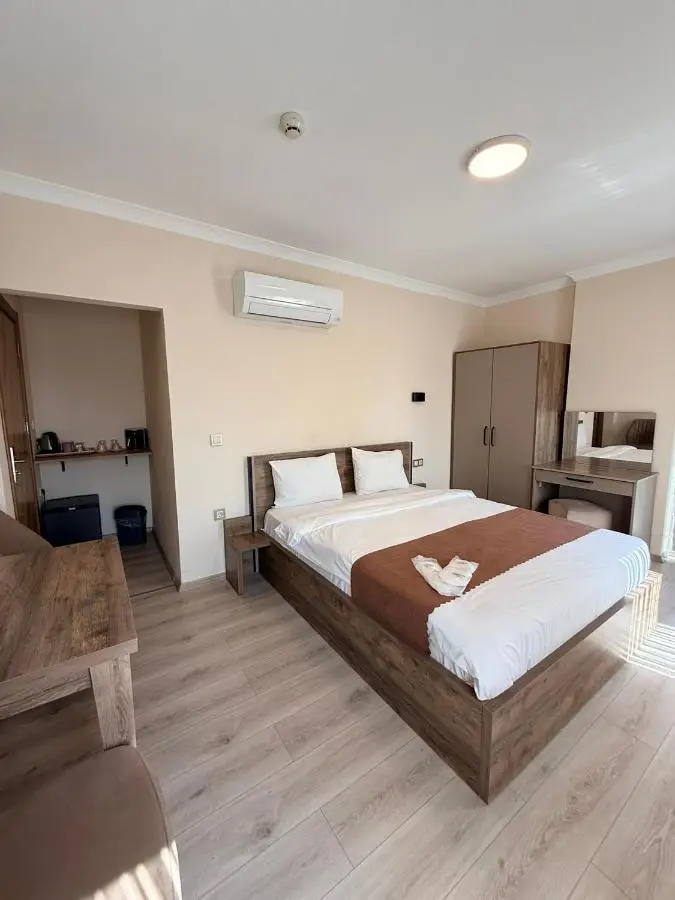 Rena Grand Residence & Suit