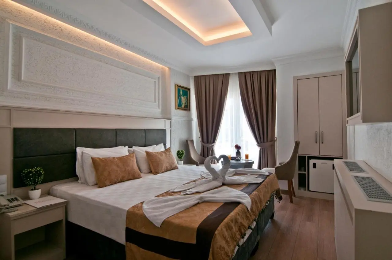 Royce Hotel