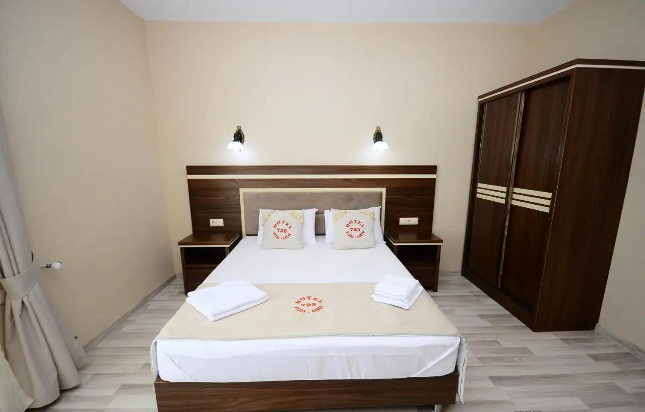 Hotel 725 B