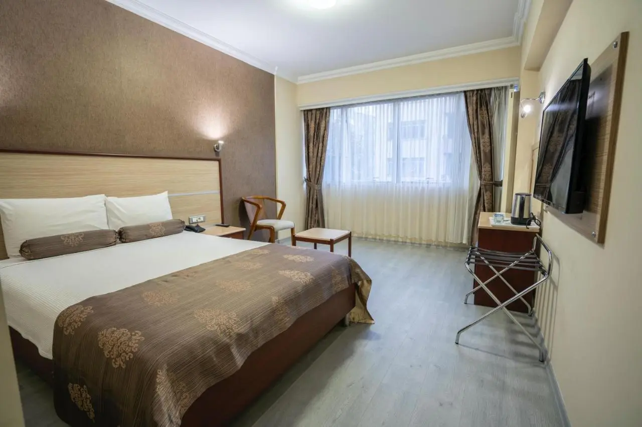 HALLEY OTEL