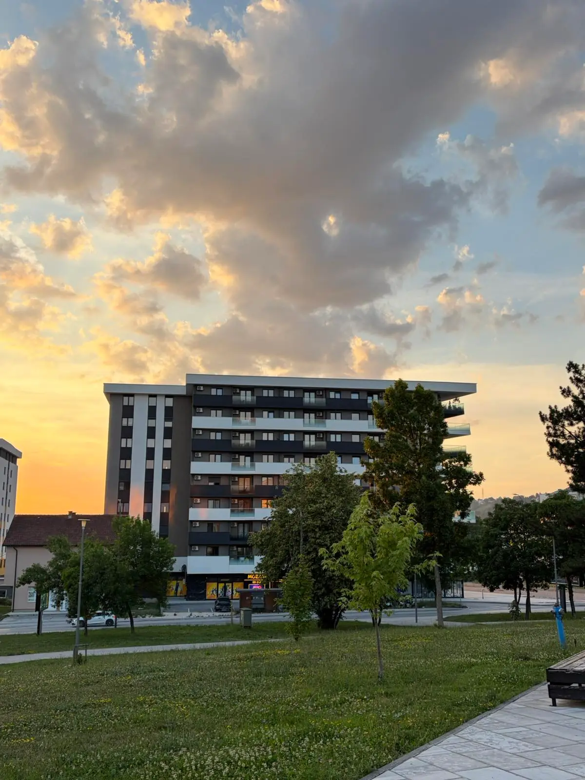 Stylish Apartment + Garage/Near Airport & Sarajevo