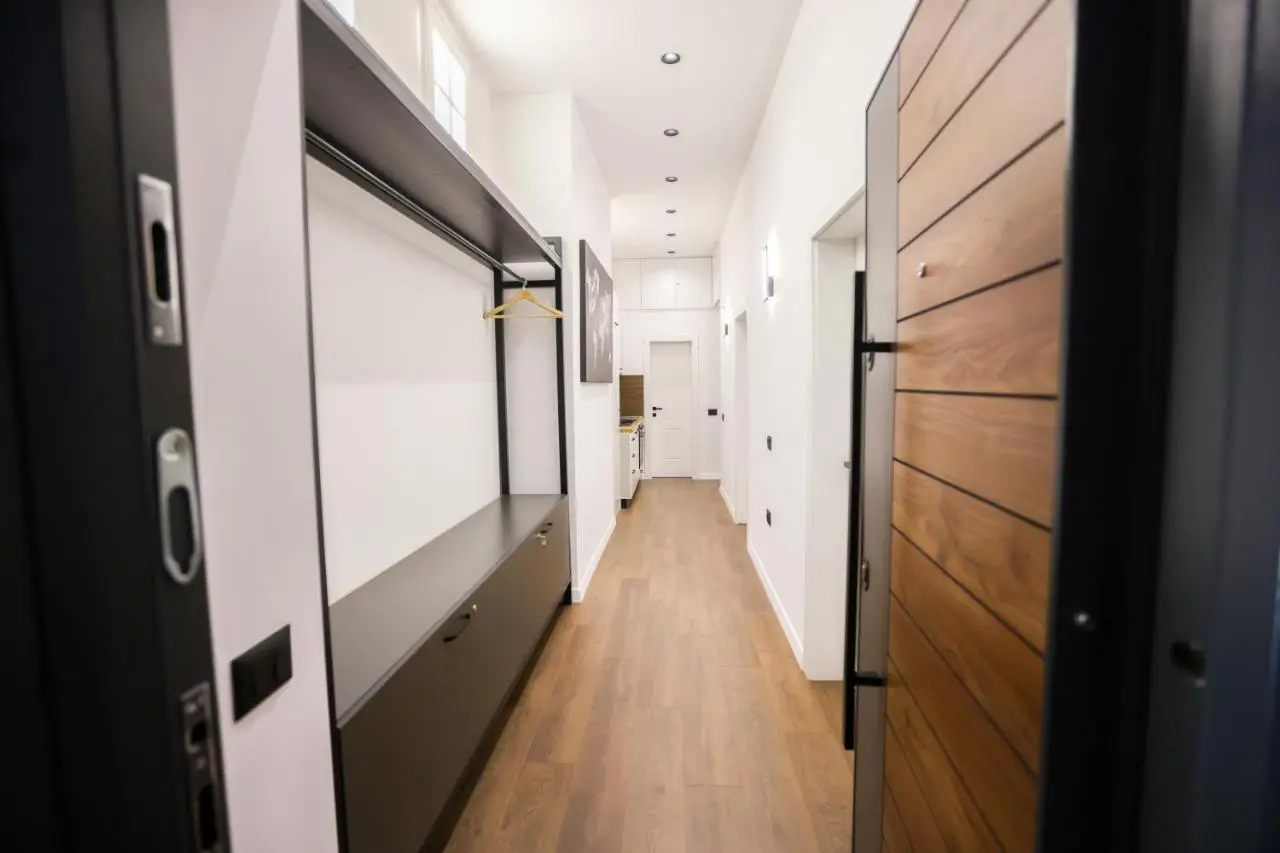"MiddleNest" Central Apartment