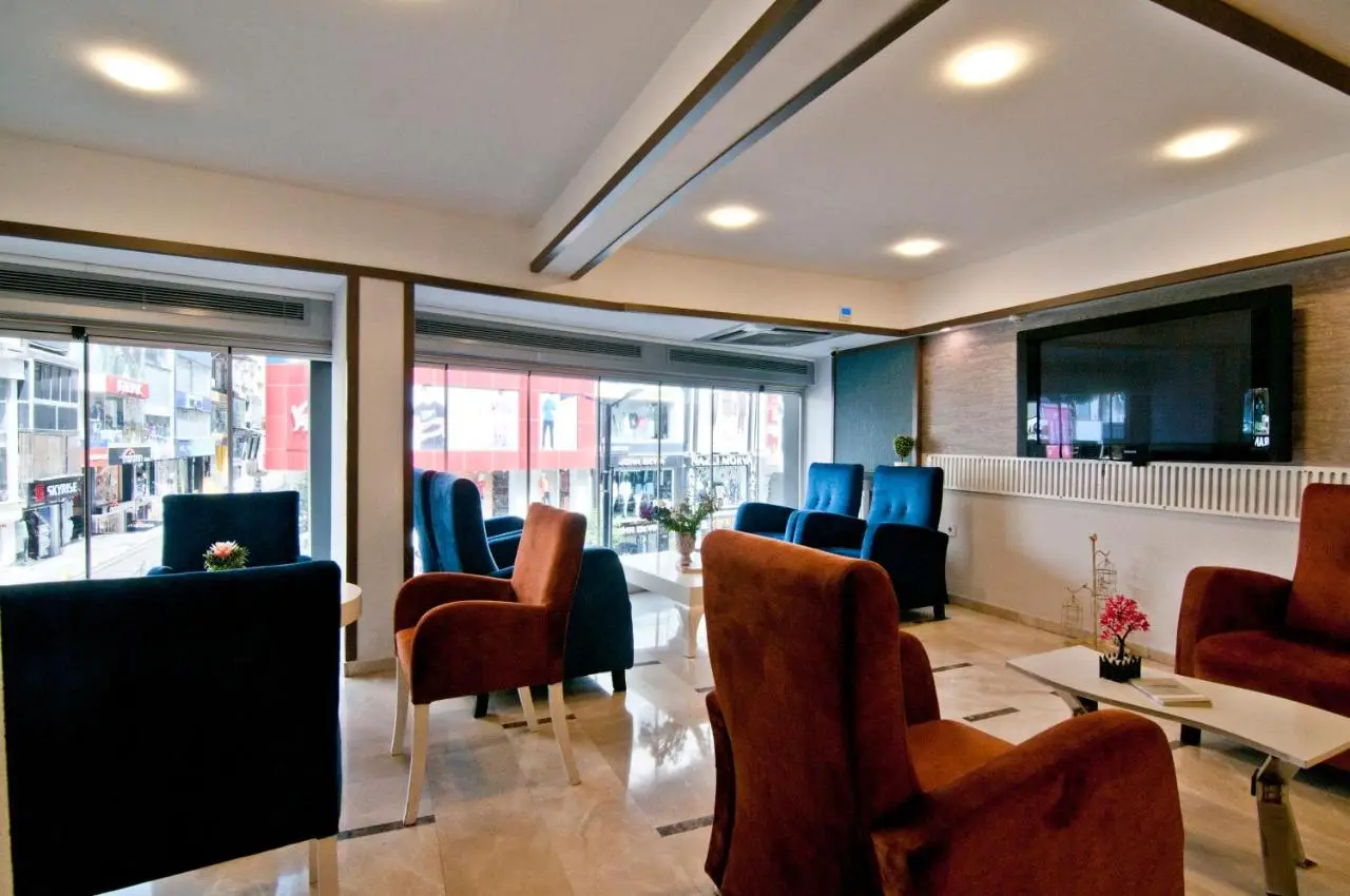 Royce Hotel