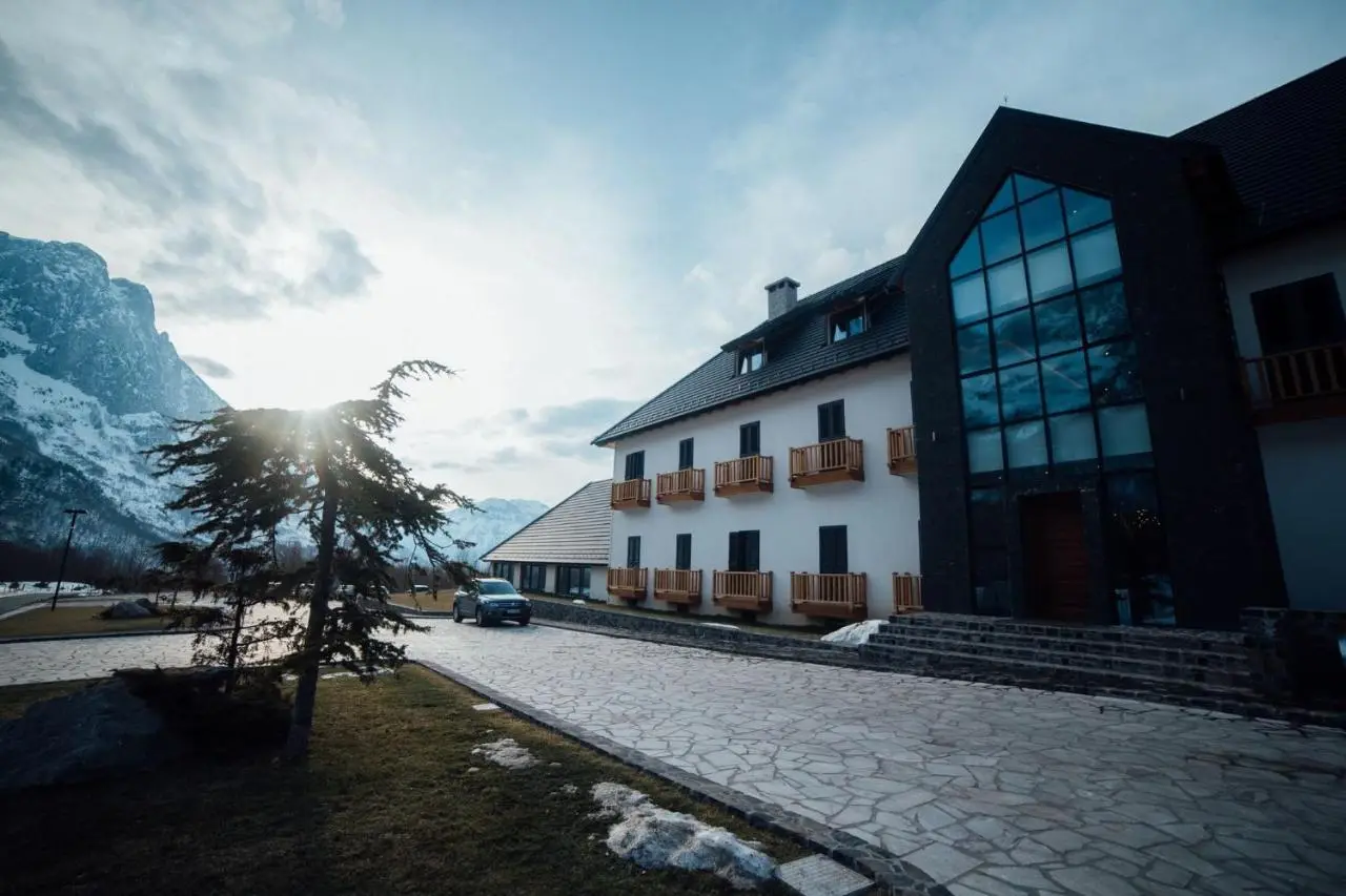 Hotel Kulla e Bajraktarit