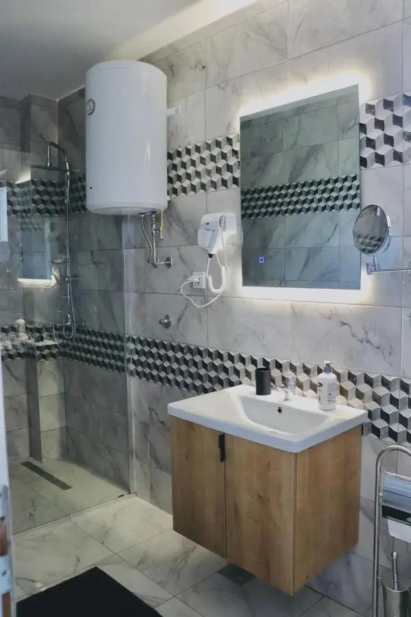 Villa Saraj with Swimming Pool & Jacuzzi near Sarajevo