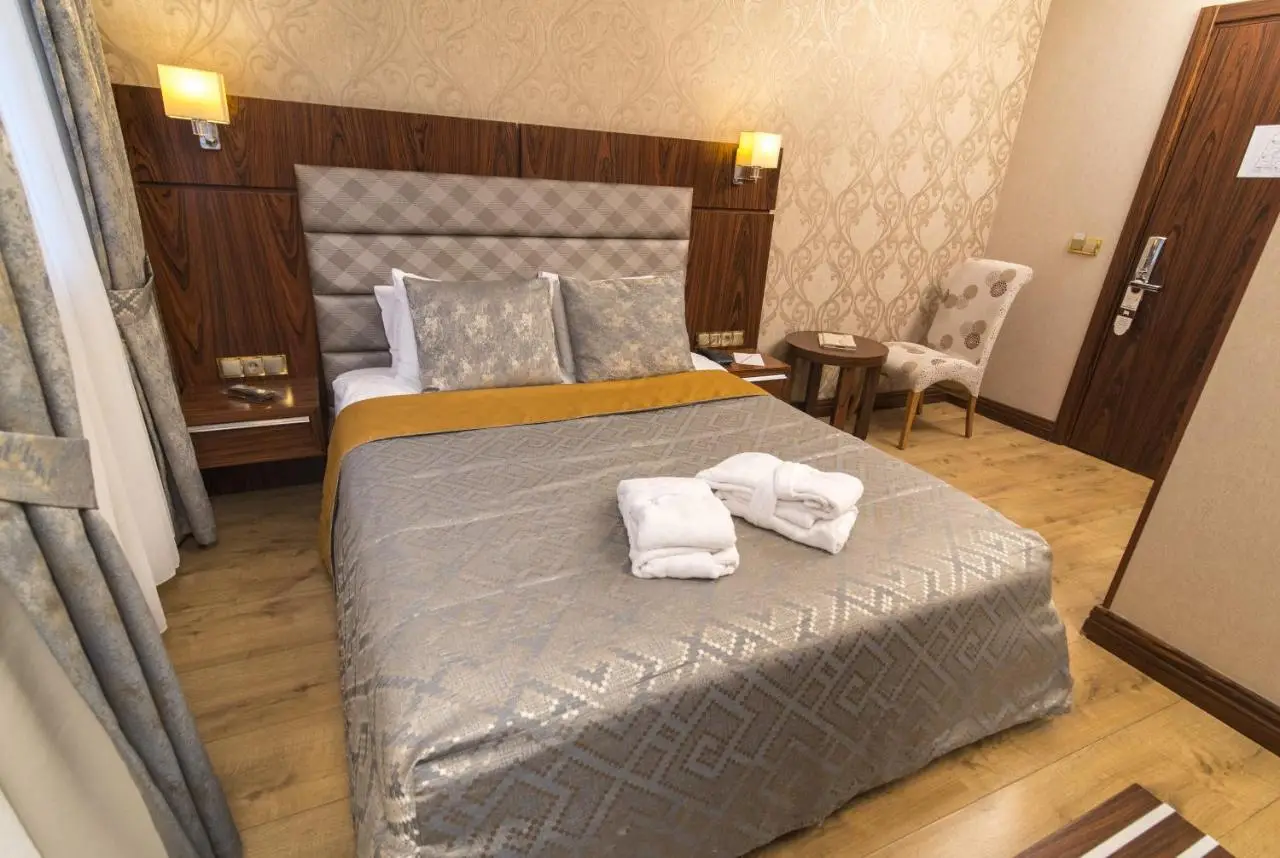 MidMar Deluxe Hotel