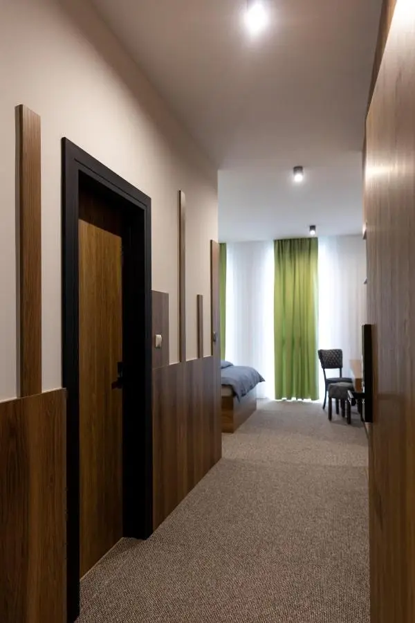 Hostel Tron