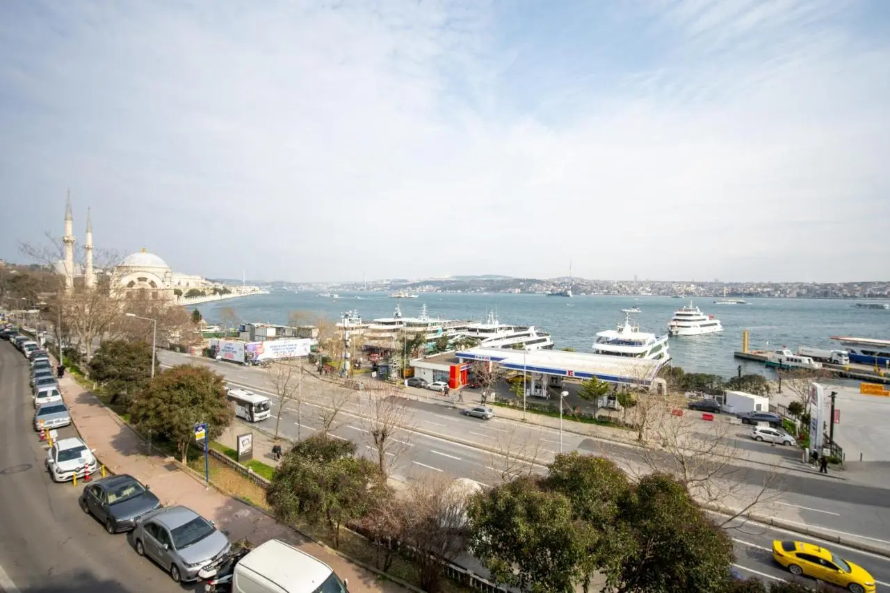 Bosphorus View 3BR in Kabataş