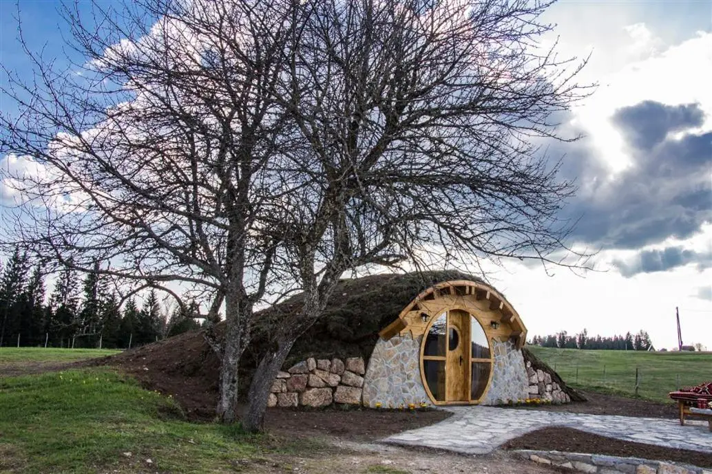 Mountain bungalows and a Hobbit House - Jazavčije Rupe