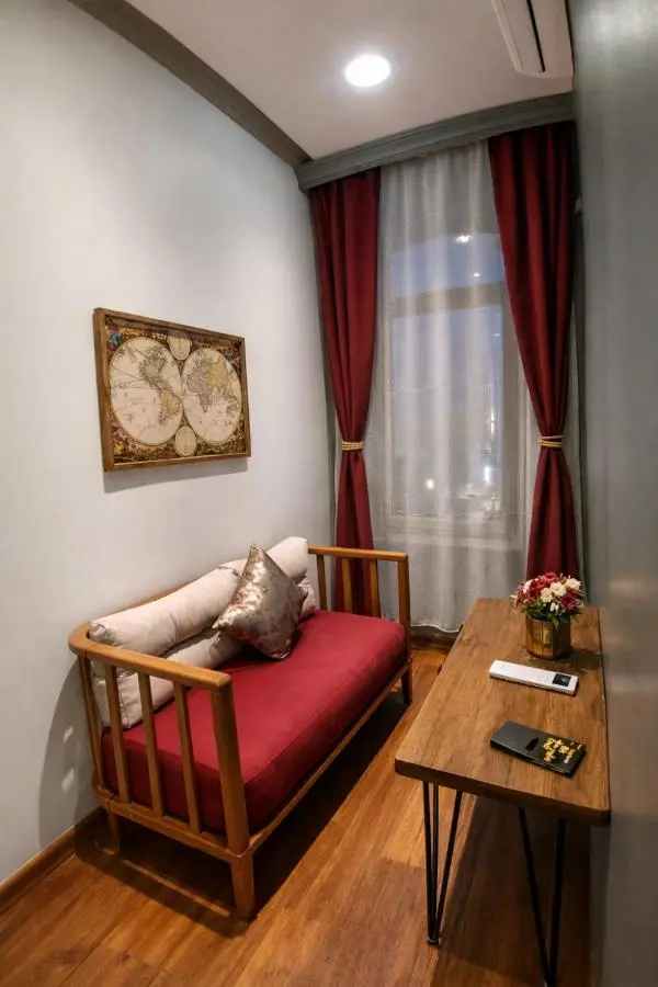 Mayata Gallery