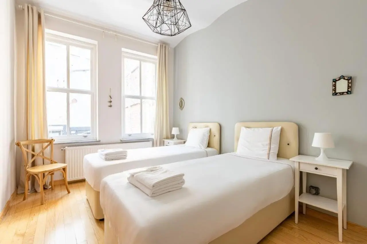 Warm Cozy Charming 2BD2Bath GalataTower Gem! #256