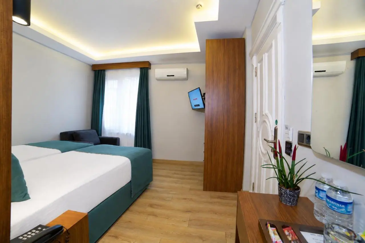 Weingart Black Tulip Hotel