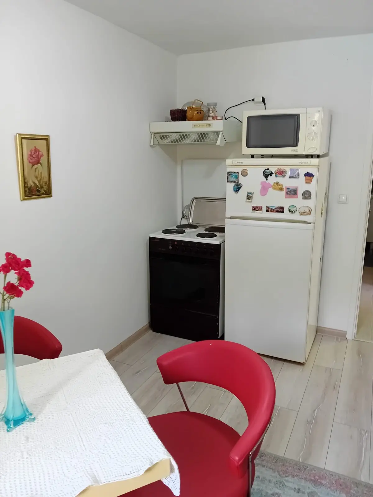 1-min to Bus /  House with Big Garden and BBQ