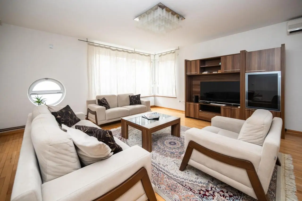 Spacious & Modern Apartment in the City Centre