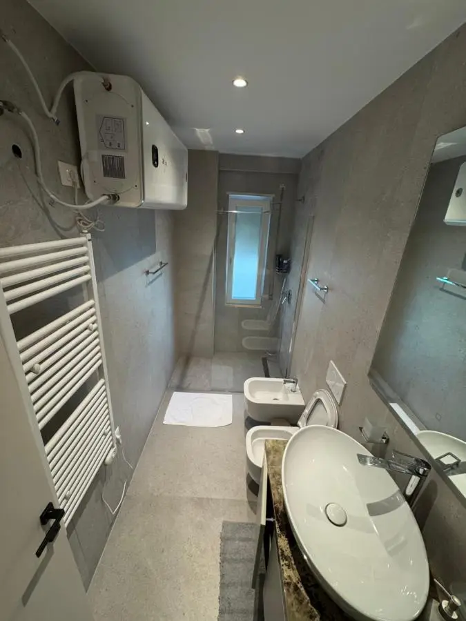 Modern Lake Apartment Tirana - Quiet Stay near Liqeni i Thatë