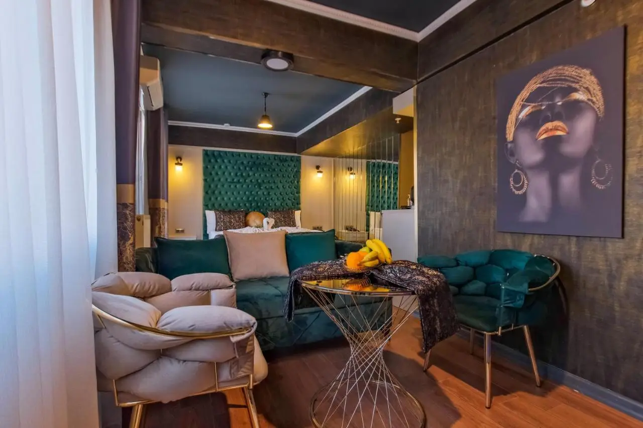 MOONDAY HOTEL