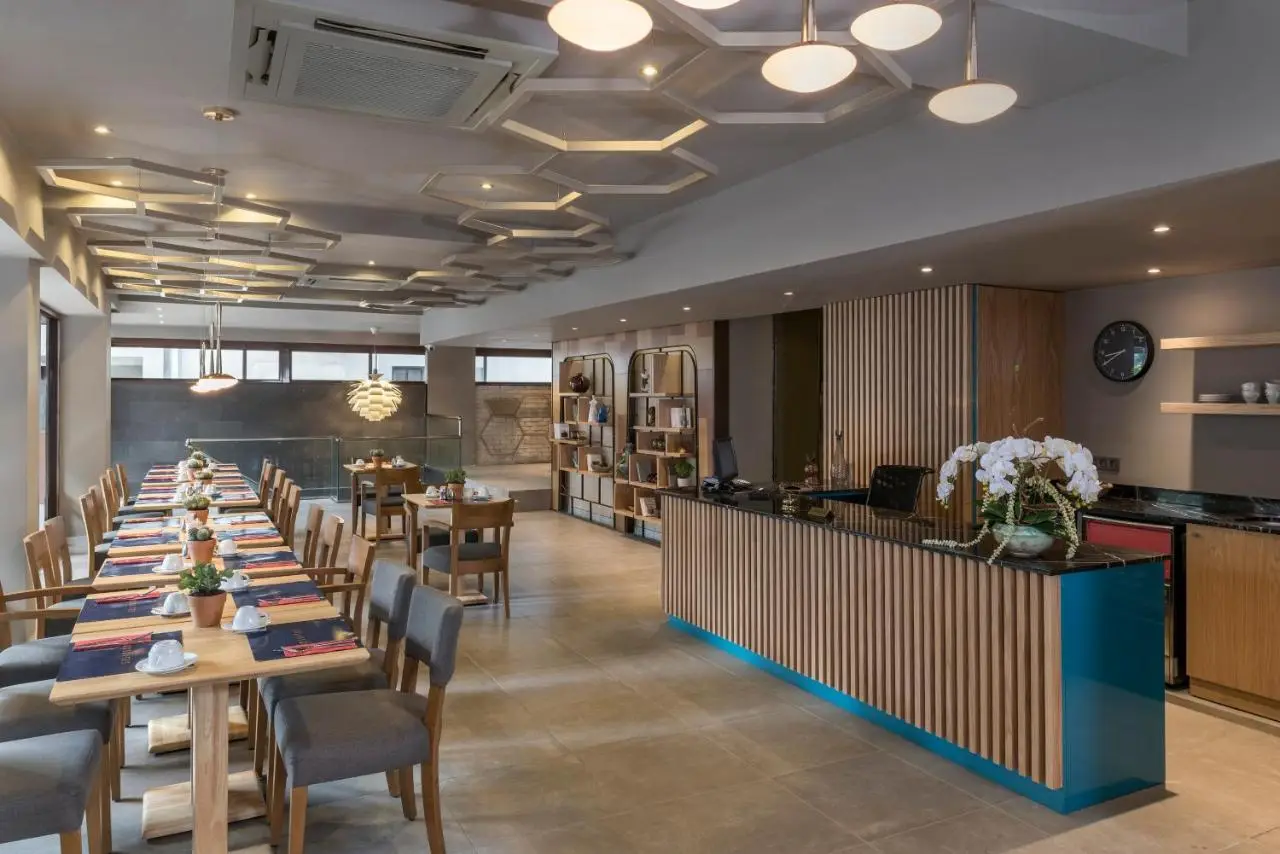 Upsuites Hotel